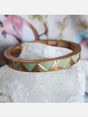 Lia Sophia Signed Matte Brass Sage Green Enamel Stretch Bracelet Bangle Pyramid